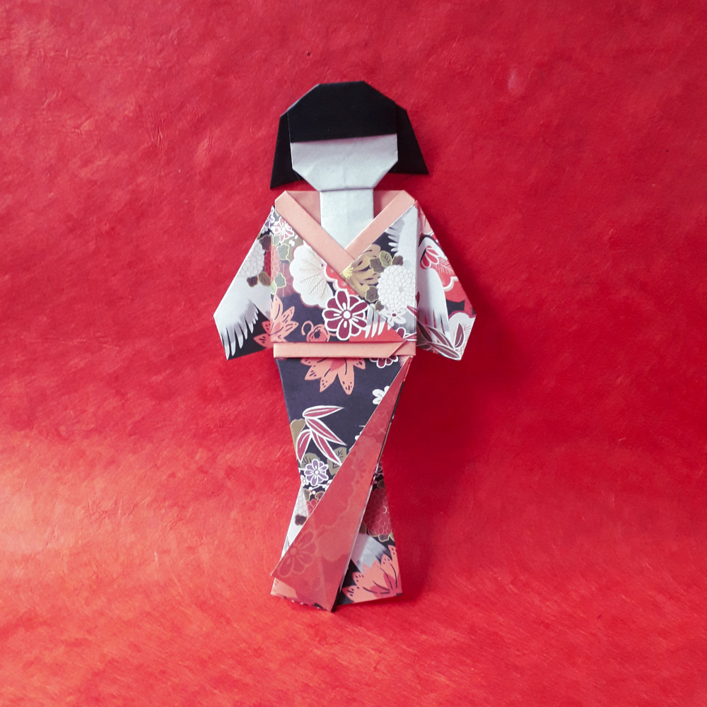 atelier origami jeune femme en kimono